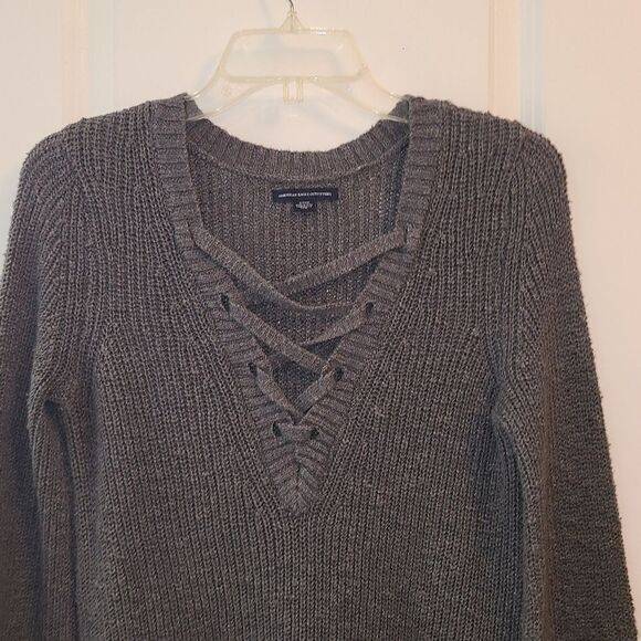 American Eagle Gray Bell Sleeve V-Neck Ribbed Sweater - Picture 5 of 10